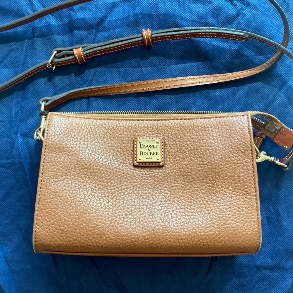 Dooney & bourke tan leather vintage shoulder bag